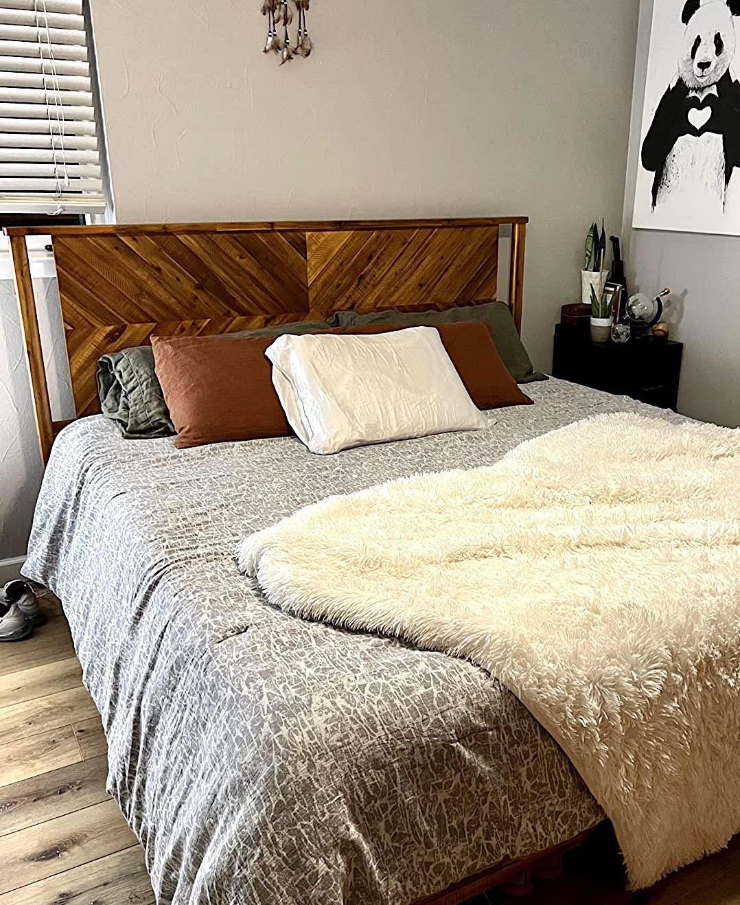 Bme Vivian 14 Inch Solid Acacia Wood Bed Frame with Headboard REAL DECORS