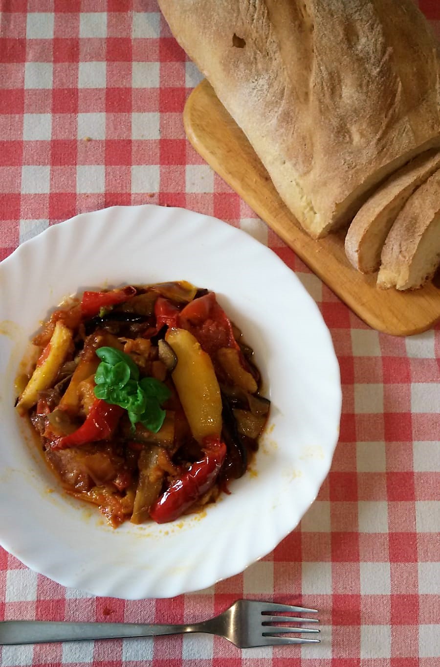 Patate, melanzane e peperoni in padella alla calabrese. "KITCHEN & CLUE"
