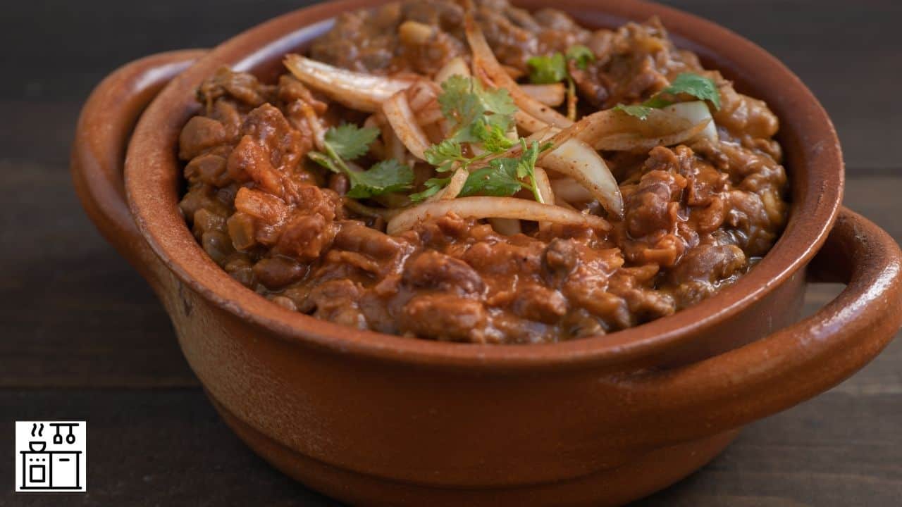 What Are Refried Beans Made Of? [List Of Main Ingredients]