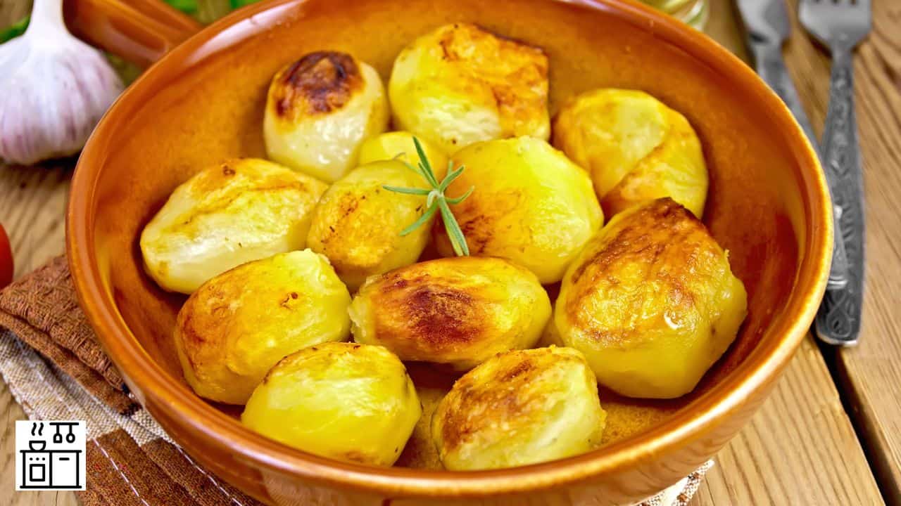 Ceramic Pans vs. Teflon Pans (7 Main Differences)