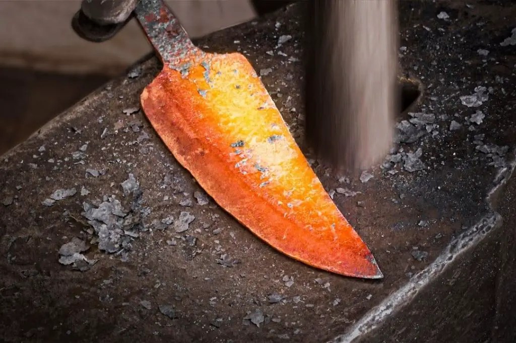 Best Steel For Kitchen Knives (Explained In Easy Words) 2021