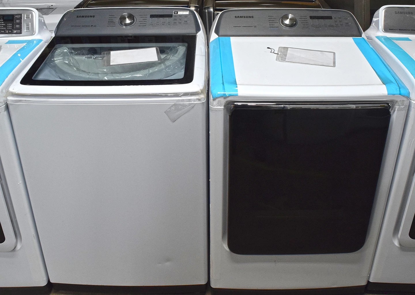 Samsung DVG54R7600W 27" Gas Dryer and WA50R5400AW 28" Top Load Washer