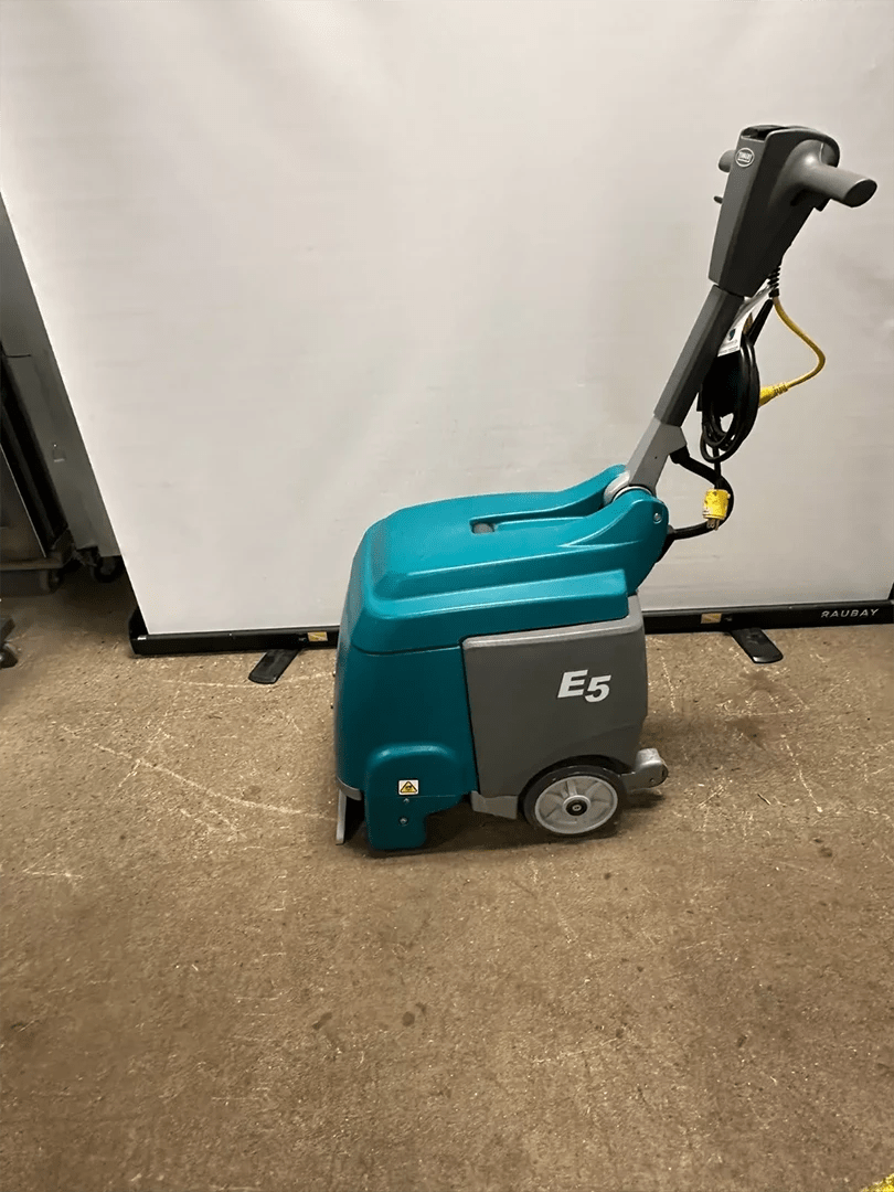 Tennant E5, Carpet Extractor, 5 Gallon, 15", Self Contained, Pull Back