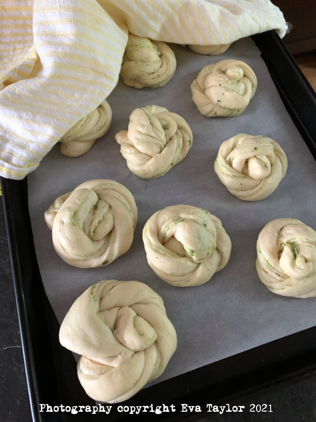 Herbed Bread Knots Kitcheninspirations