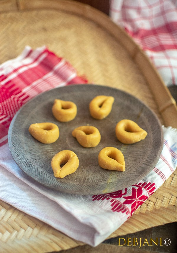 Gujiya Bengali Ringshaped milkbased Sweet recipe step by step