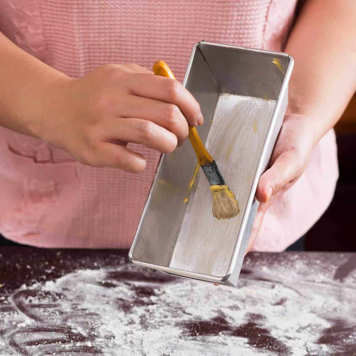 Should You Grease Loaf Pans For Bread? Kitchen Seer