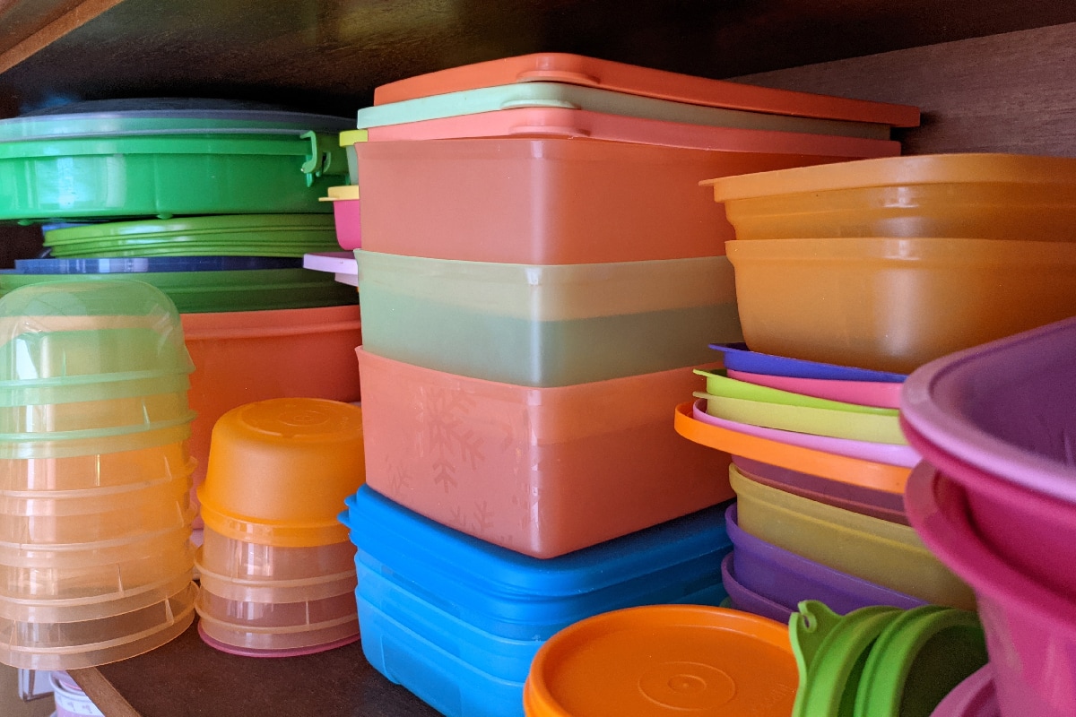 Pyrex Vs Tupperware Pros & Cons Which Is Best For Your Kitchen? Kitchen Seer