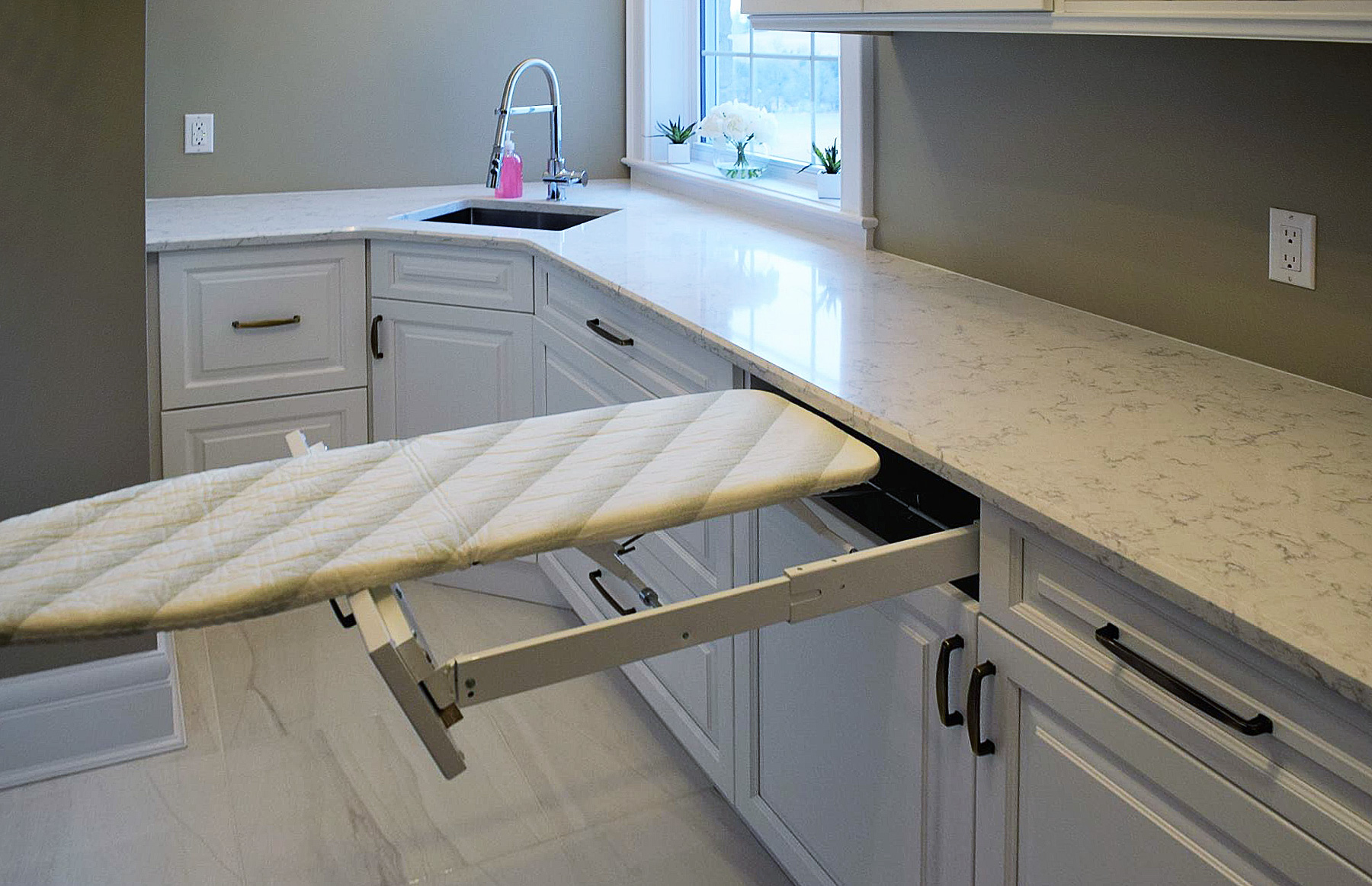 Laundry room "Luxor" Kitchens Ontario