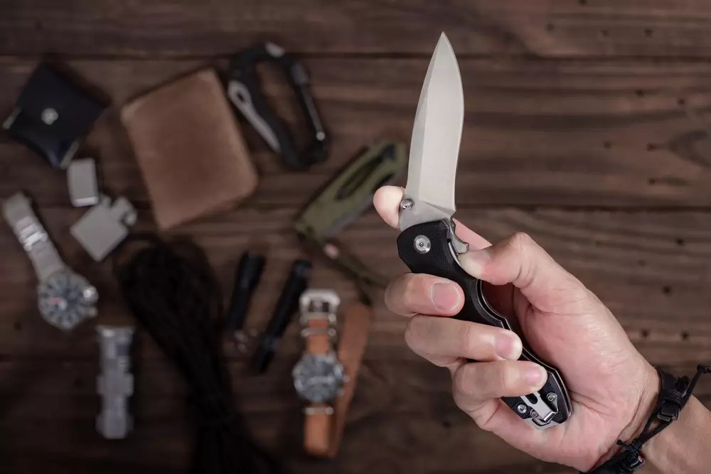 How To Close A Pocket Knife Flick, Snap, Done