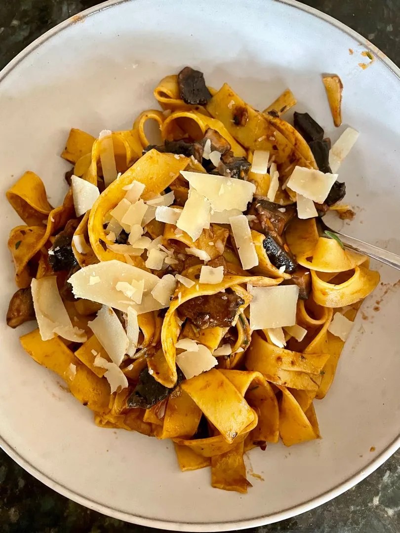 PAPPARDELLE PASTA WITH ROSEMARY PORTOBELLO MUSHROOM SAUCE Kitch Me Now