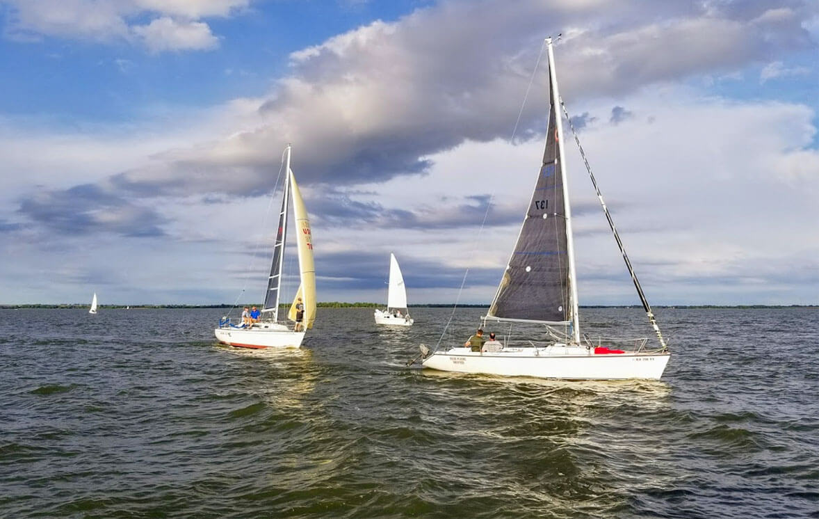 Kitesurfing in Cheney Lake Sailboat Cove, Kansas, USA Kite Jungle