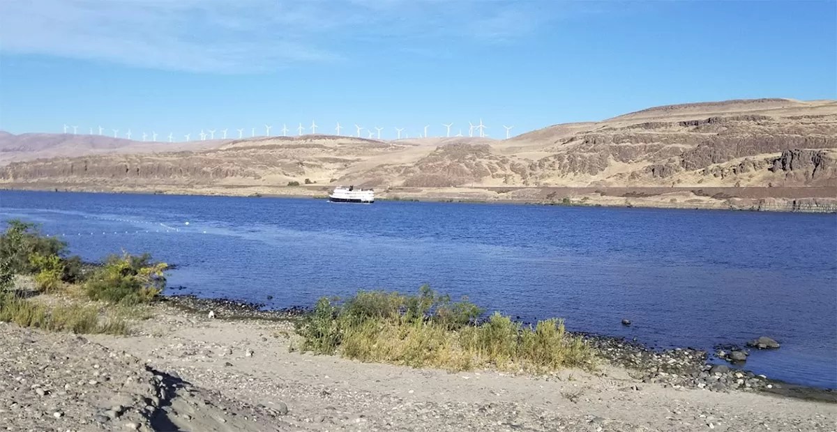Kitesurfing in Rufus, Rufus, Oregon, United States (USA) Kite Jungle