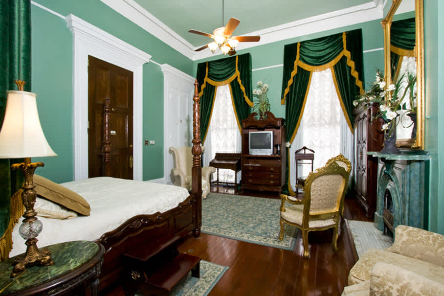 The Mystery at Magnolia Mansion – KITTY