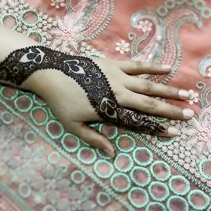 Best Arabic Mehandi Designs 2015 For Karvachauth & Diwali