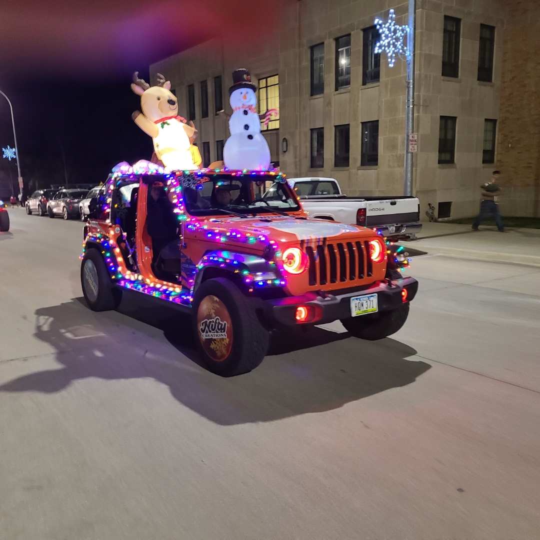 Beenken Is Jeep Parade Winner In Sheldon's Christmas Parade Of Lights KIWA Radio