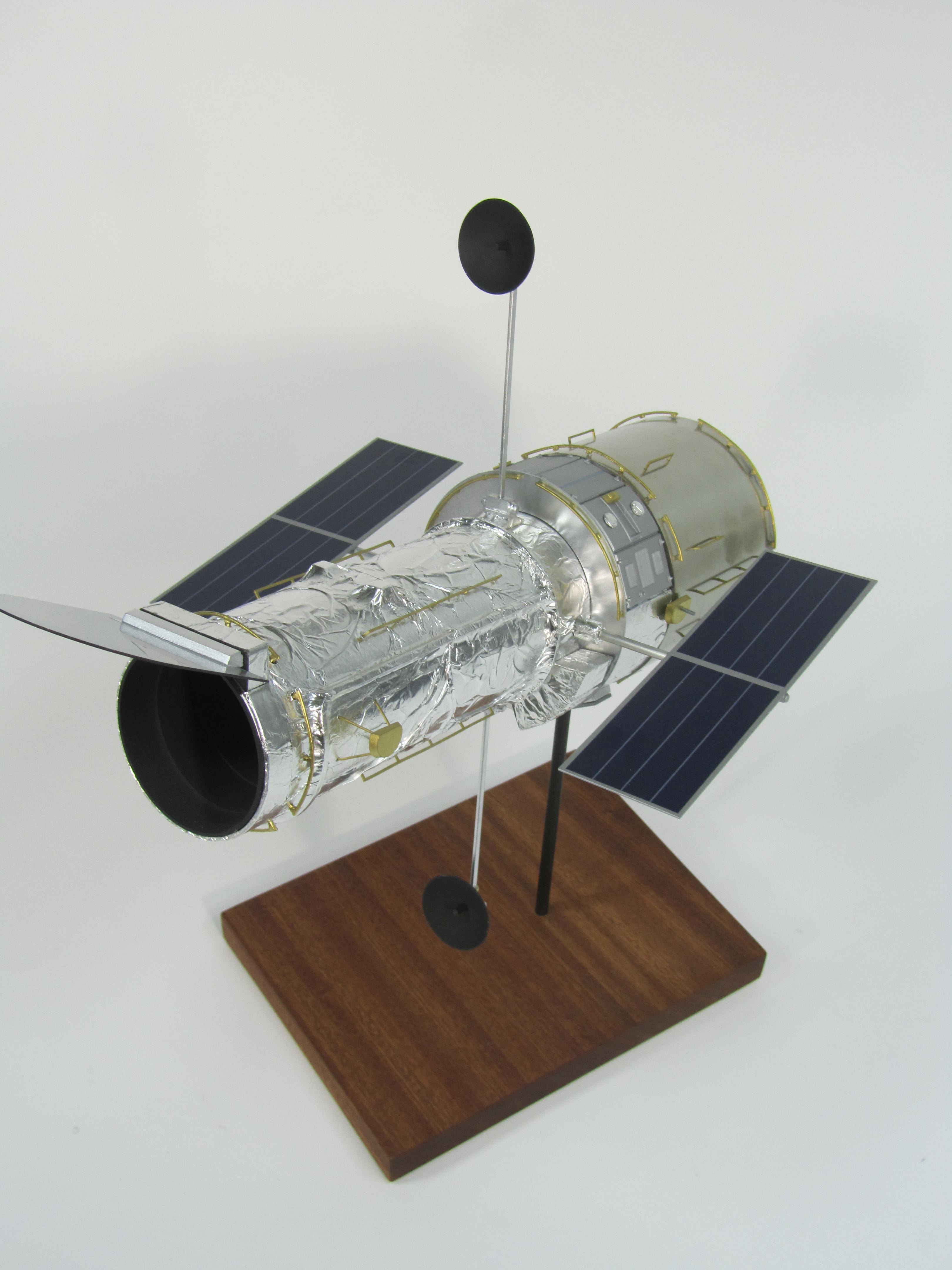 Hubble Telescope Model KiwiMill