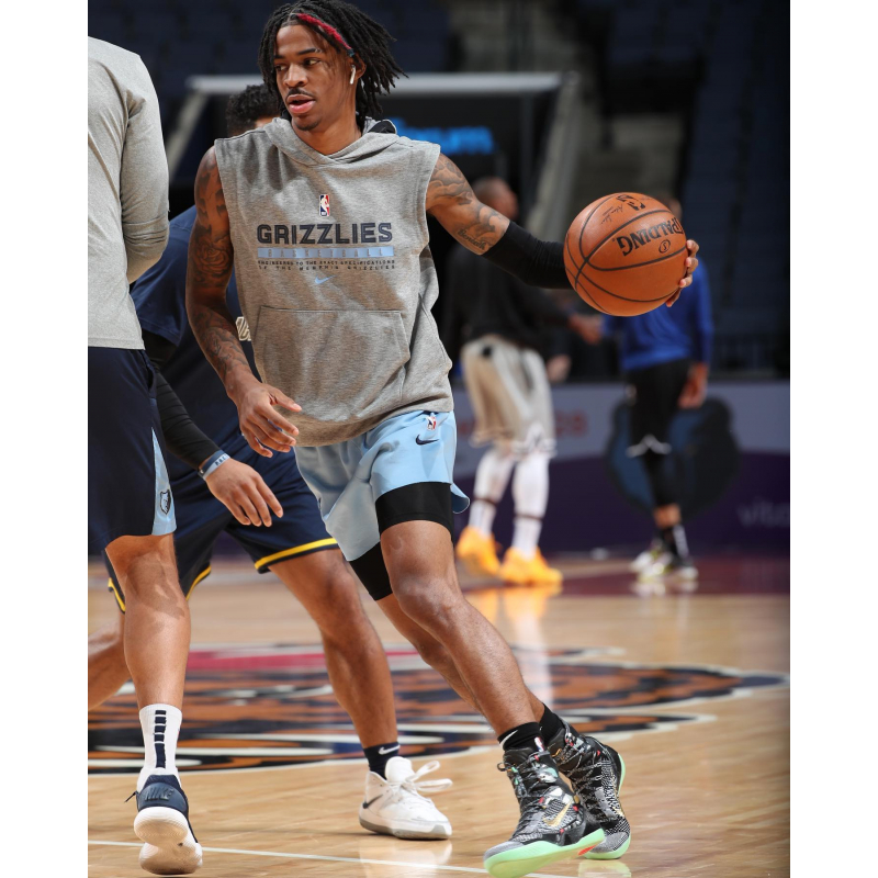 Which basketball players wear Nike Kobe 9 High Elite