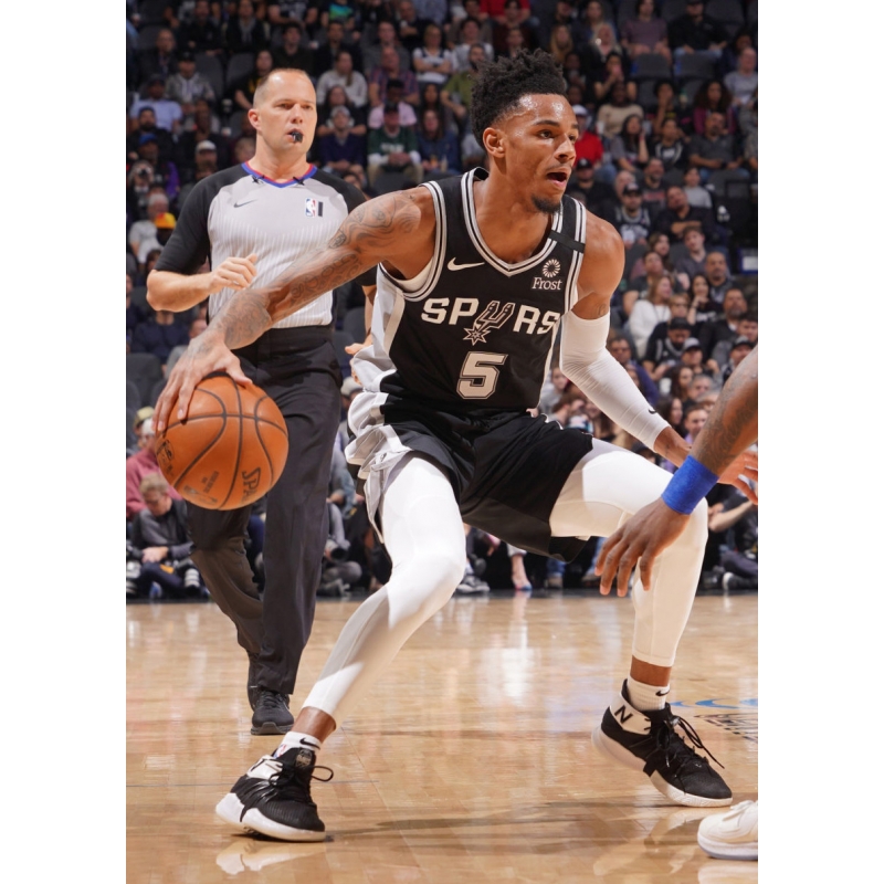 Which basketball players wear New Balance OMN1S