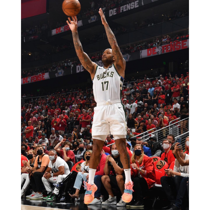 Which basketball players wear Nike Zoom Freak 3