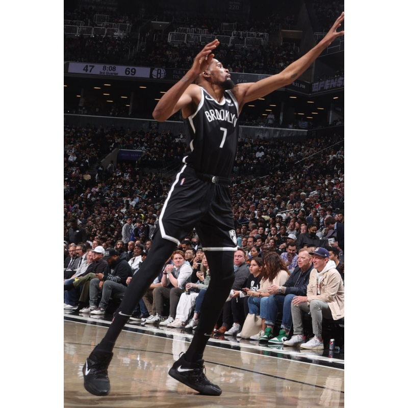 Which basketball players wear Nike KD 15