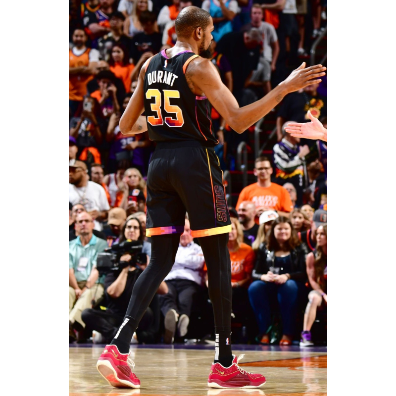 Which basketball players wear Nike KD 16