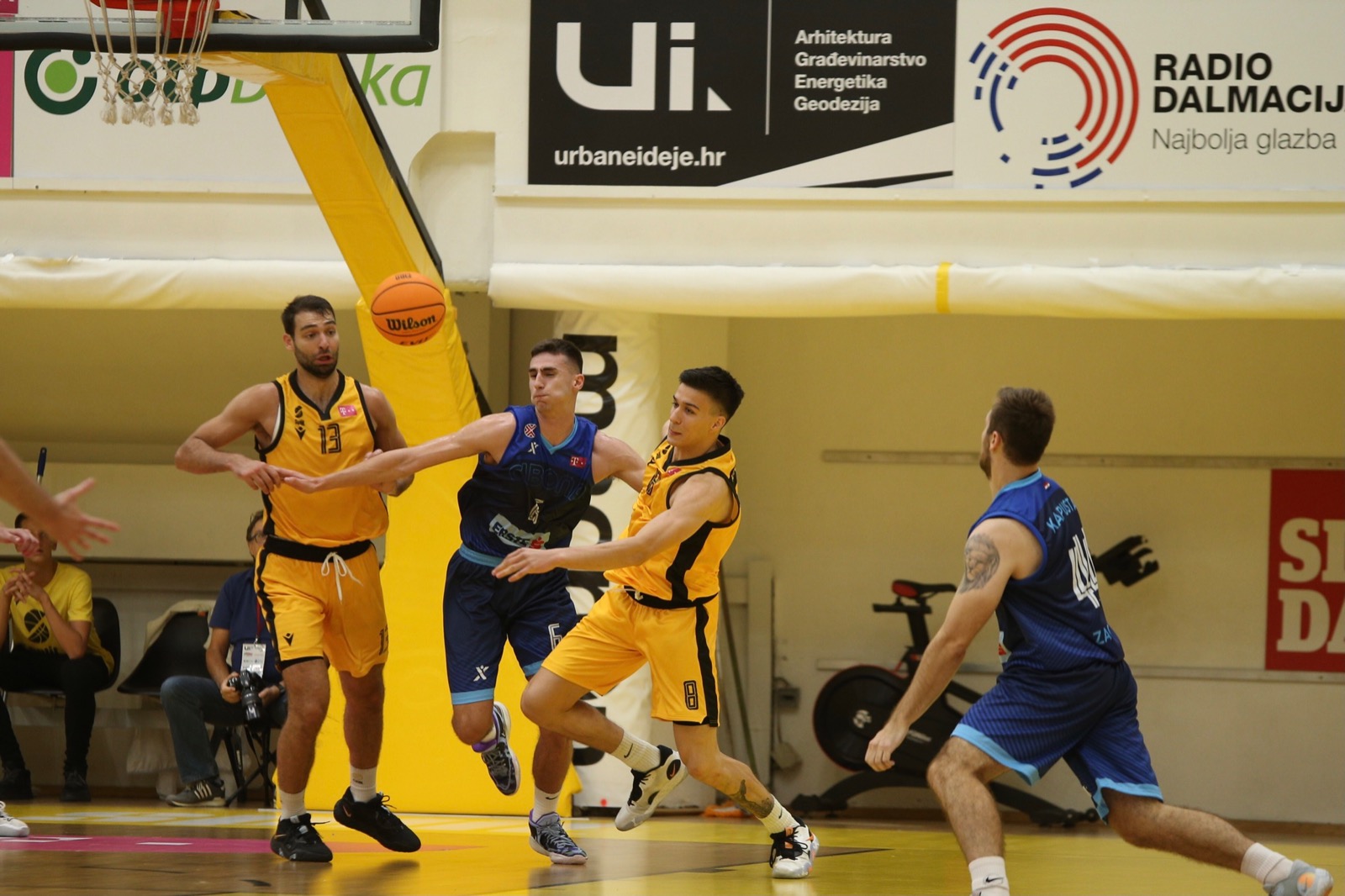 Trijumf “Žutih” protiv Cibone na otvaranju sezone KK Split