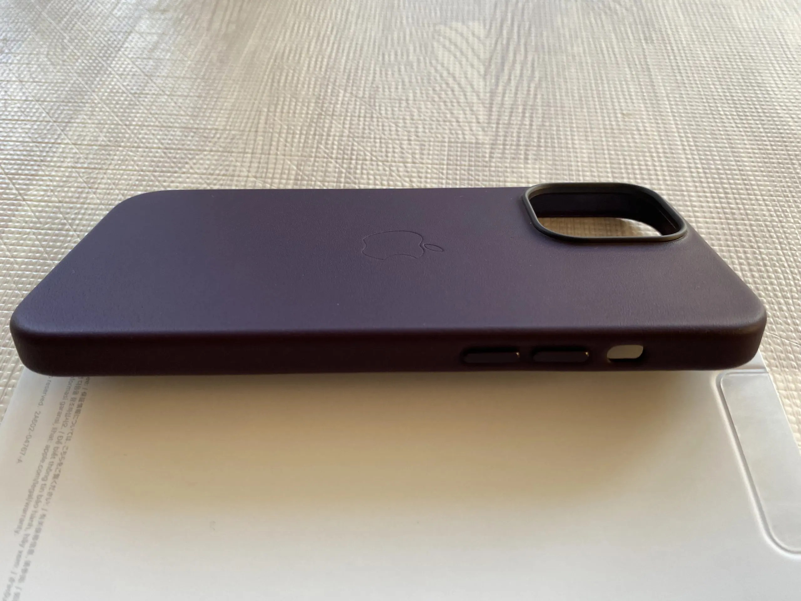 iPhone 13 Pro Max 純正レザーケースレビュー（iPhone 13 発売前） モノ好き手帳