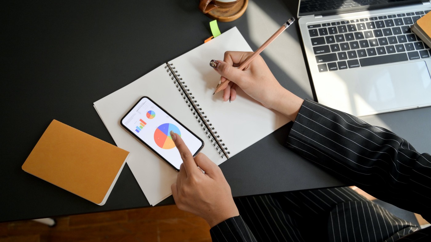 Pengertian Analisis Komparatif, Manfaat, dan Tips Melakukannya