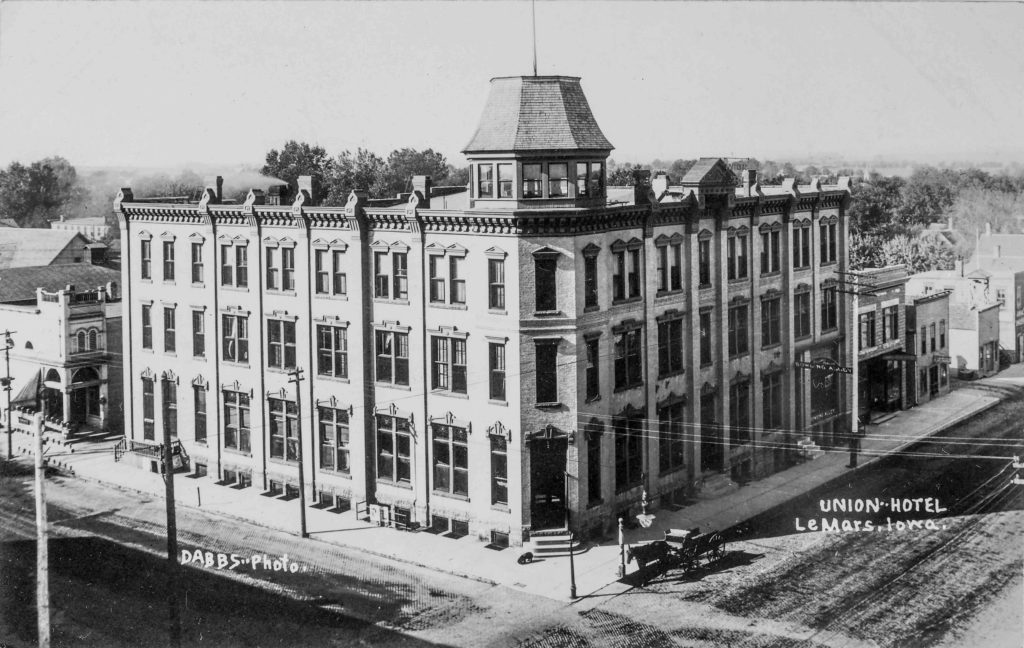 Calendar Features Photos Of Le Mars Beginnings KLEM 1410