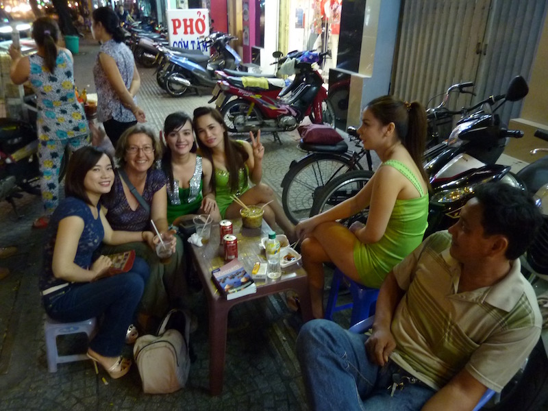 Repas improvisé de rouleaux de pringtemps