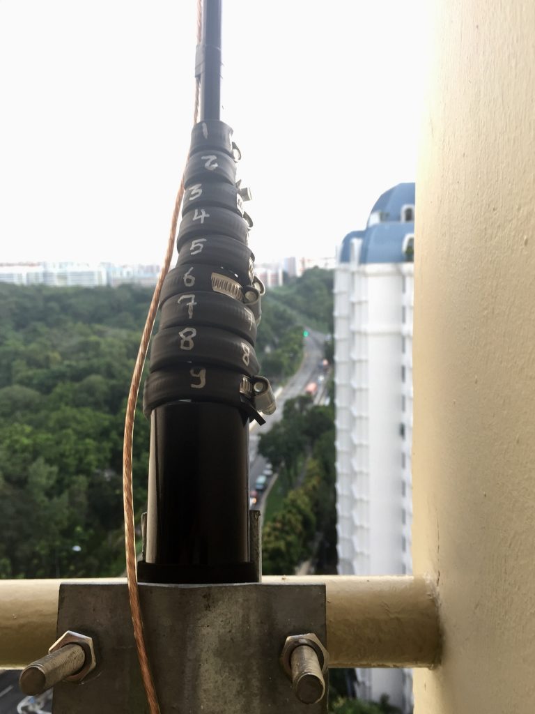 Fiberglass Balcony Stealth Antenna for 40 m Klaus & Lita