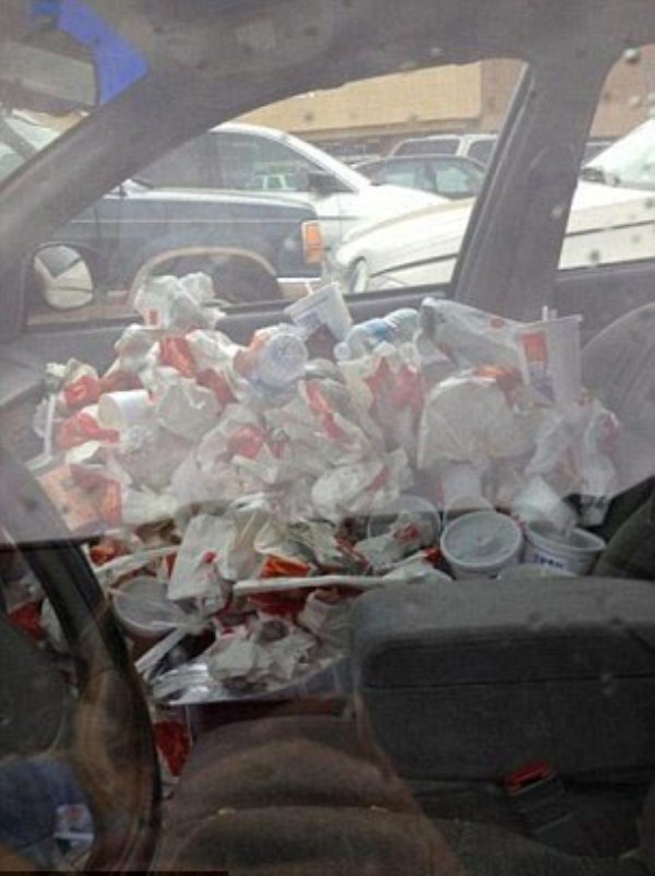 Cars Filled With Rubbish (20 photos)