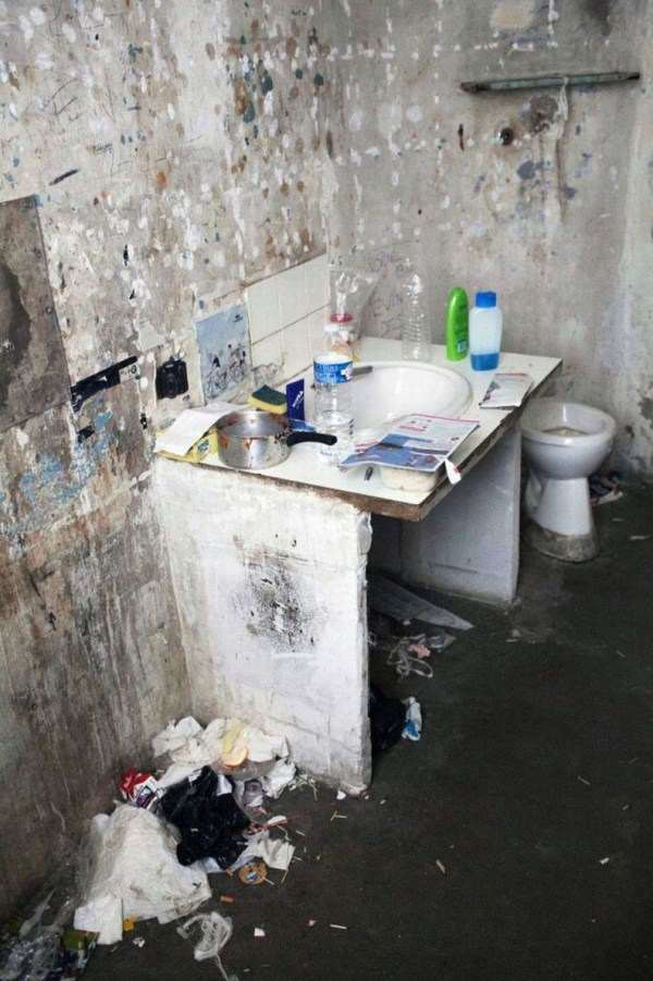 The Worst Prison in France (20 photos)