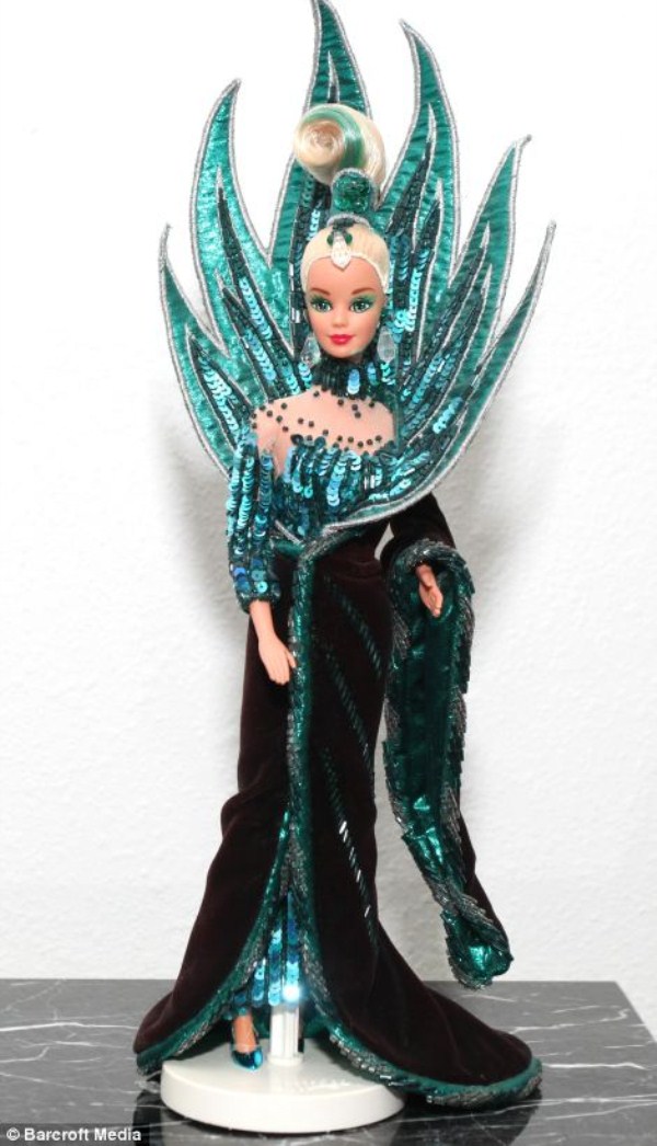 'Barbie Man' Has 2,000 Barbie Dolls (18 photos)