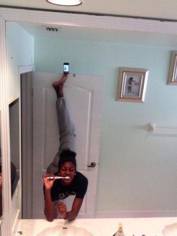 People Who Took Selfies at Totally Awkward Moments (47 photos)