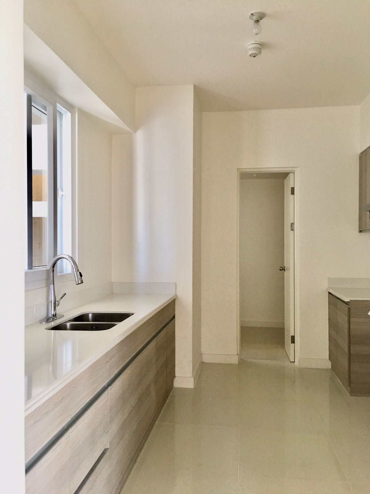 3bedroom Penthouse Condominium for Sale is located at Oak Harbor