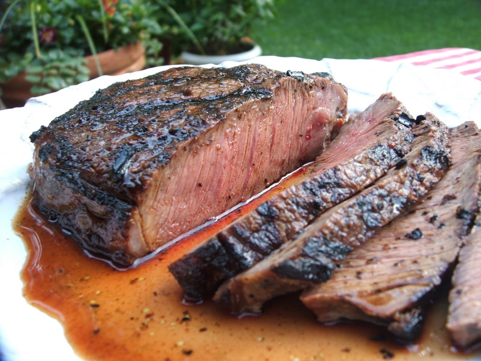 LOL at people who don't eat steak medium rare...SRS!