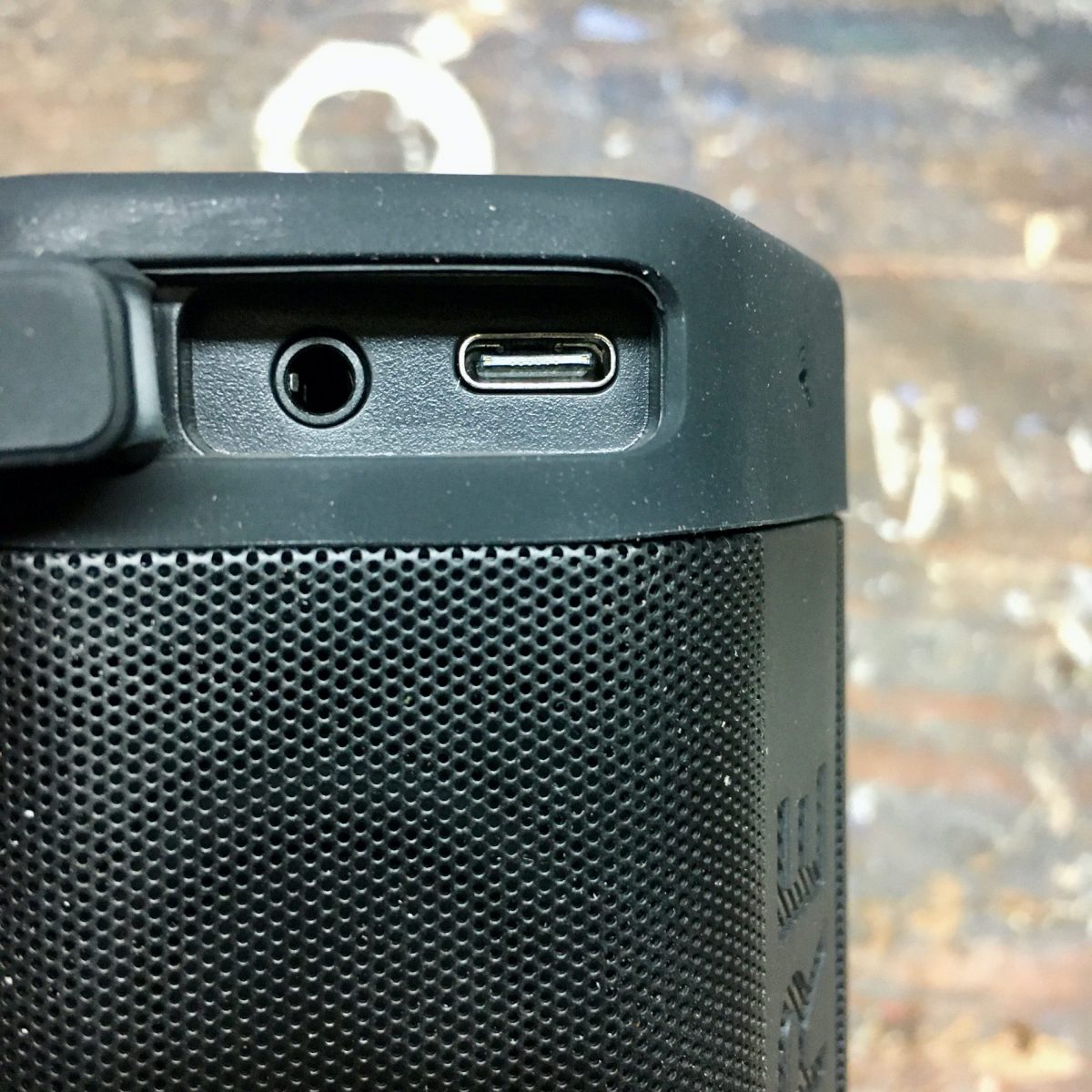 In Review Enacfire Soundtank Bluetooth Speaker Knapsack