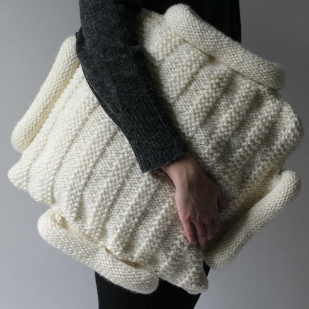 Coussin Igloo à tricoter en grosse lainepatron à