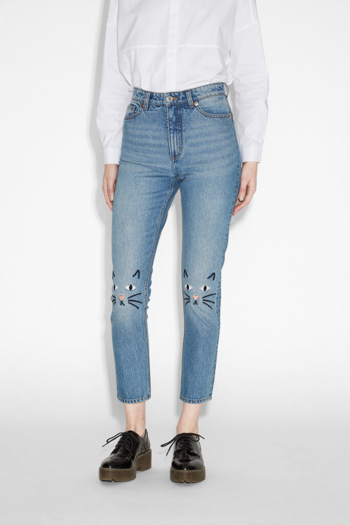 DIY Alert Embroider Your Jeans Knees With Cute Little KittyCats For an Adorable Look
