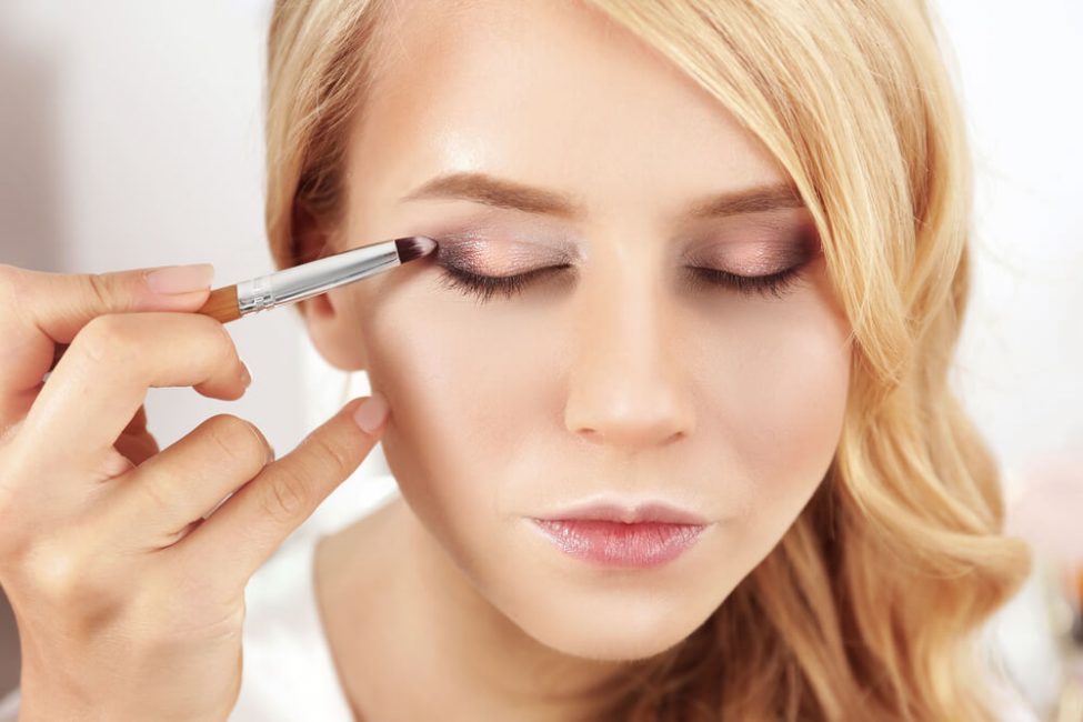 Does Eyeshadow Have Negative Effect On Your Eyelids? 7 Stunning Facts