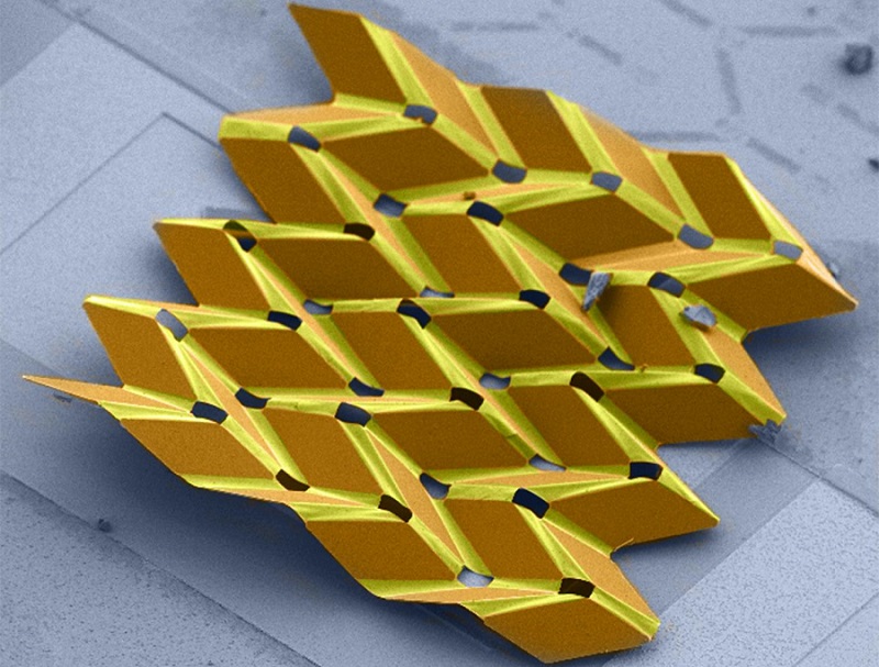 Scientists create nanosized, foldable robots