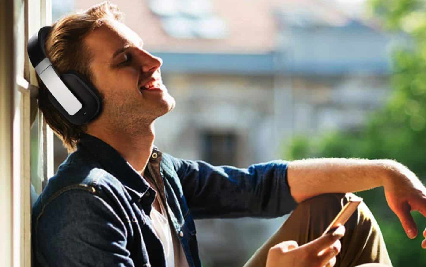 Amazon is selling these amazing Bluetooth headphones for just 25