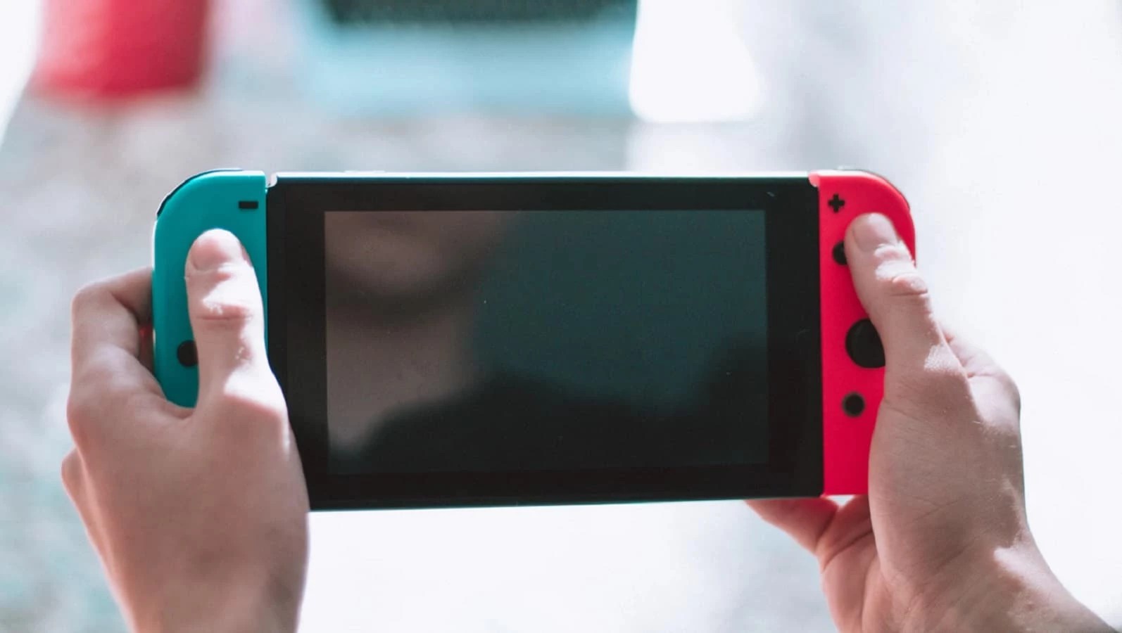 Which devices can you use to display your Nintendo Switch's screen on?