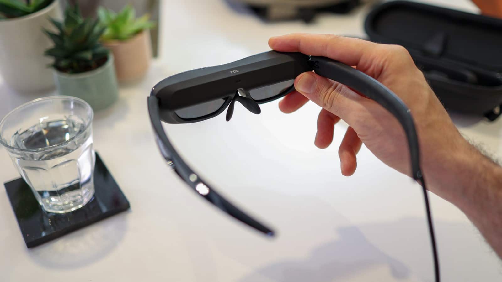 TCL's new smart glasses create a 140inch virtual screen