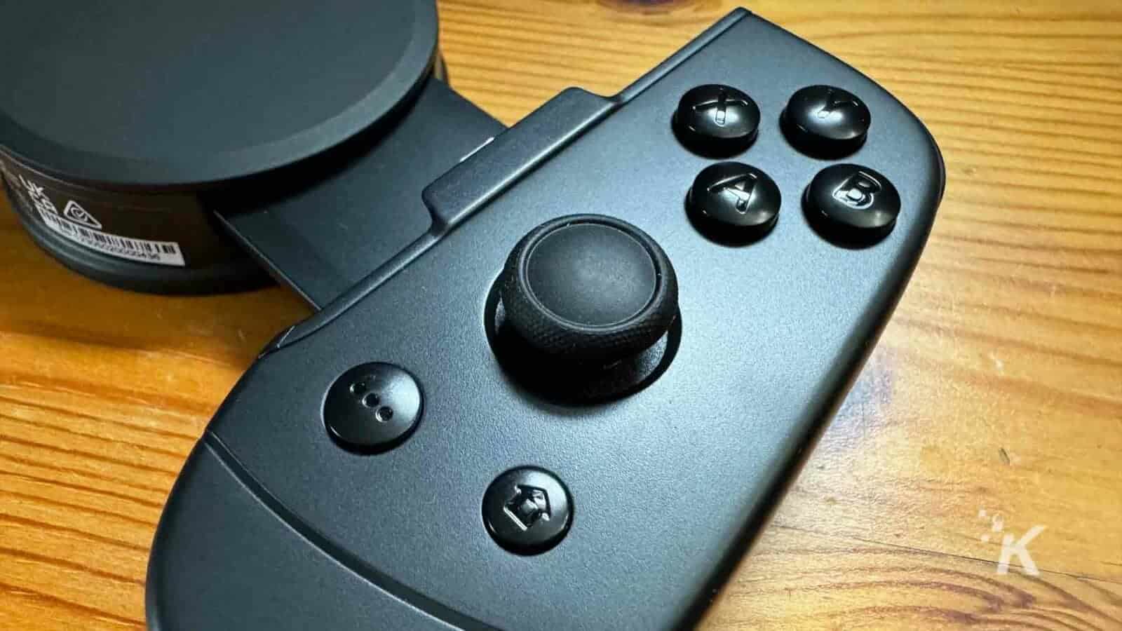Master iPhone gaming with the Leadjoy M1 controller KnowTechie
