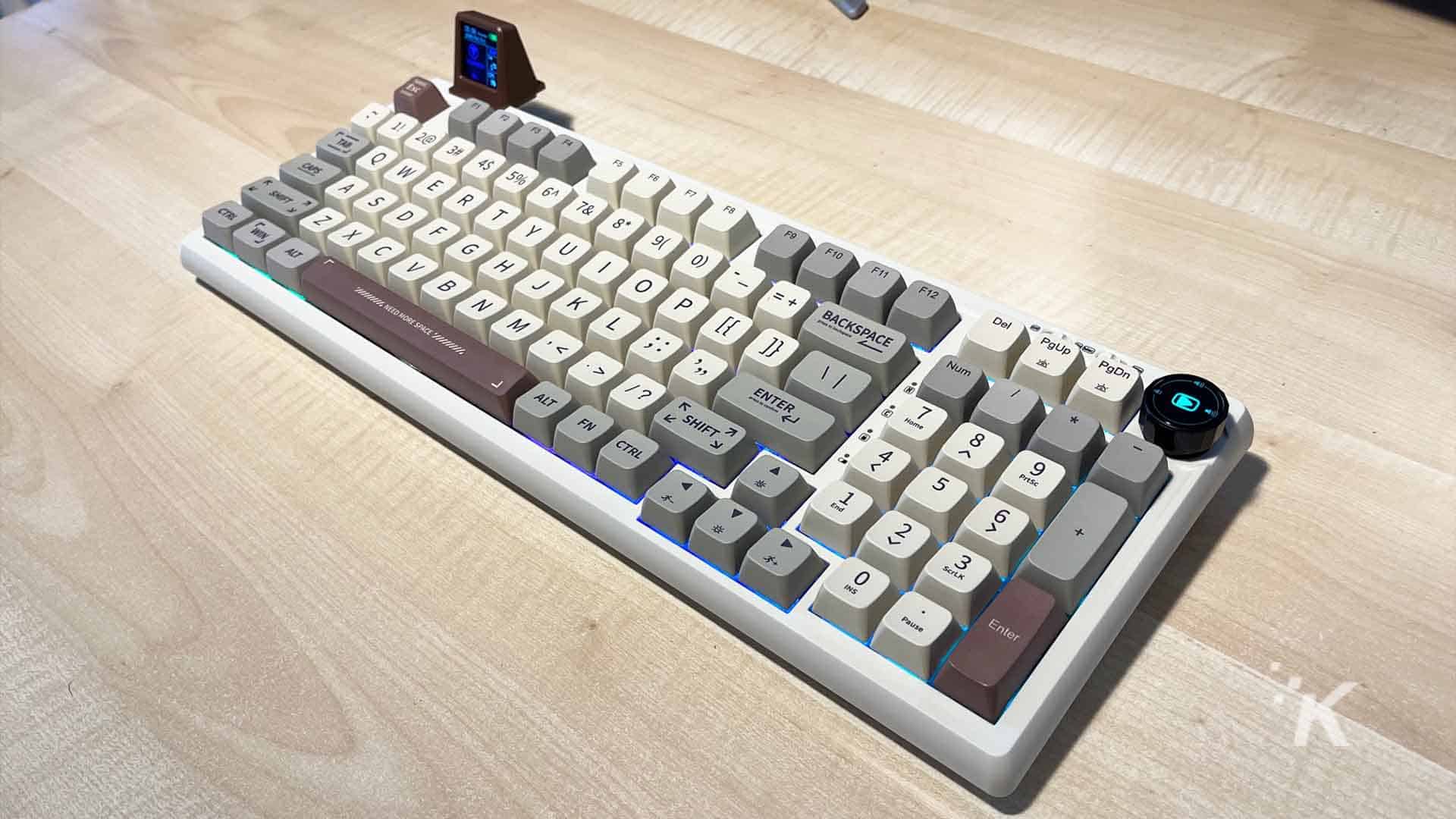 EPOMAKER RT100 mechanical keyboard Retro meets modern KnowTechie