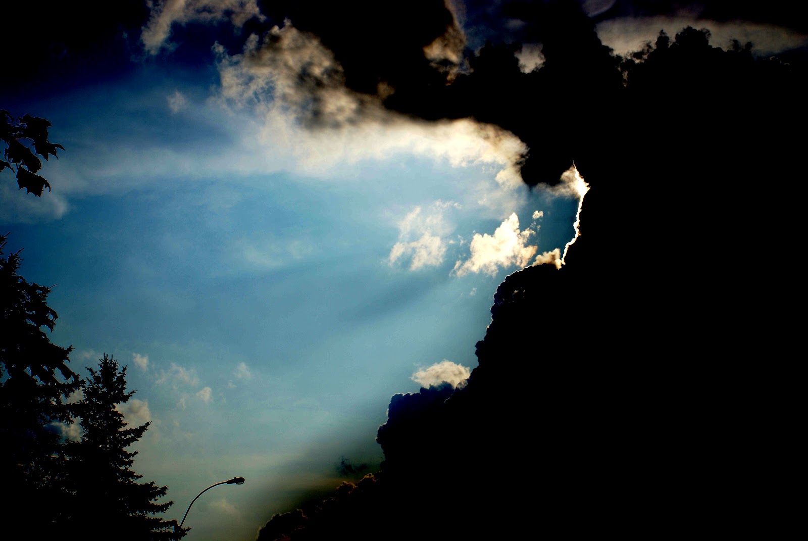 Light Darkly HeartSphere