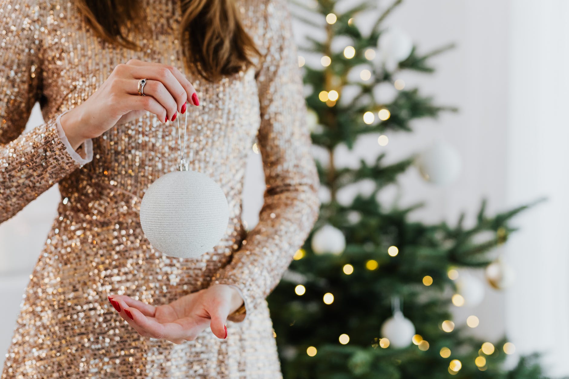 8 Secrets to Create a HallmarkInspired Christmas Tree