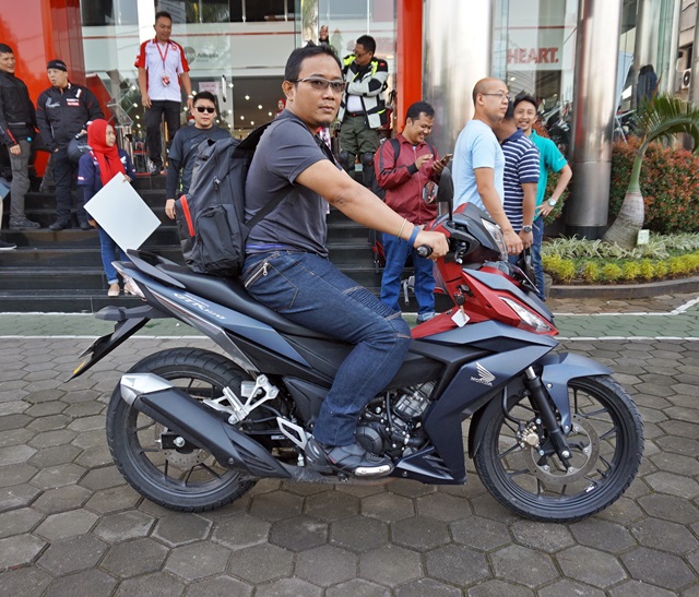 Penampakan Honda Supra GTR150 Pakai Side Box Shad, Keren 